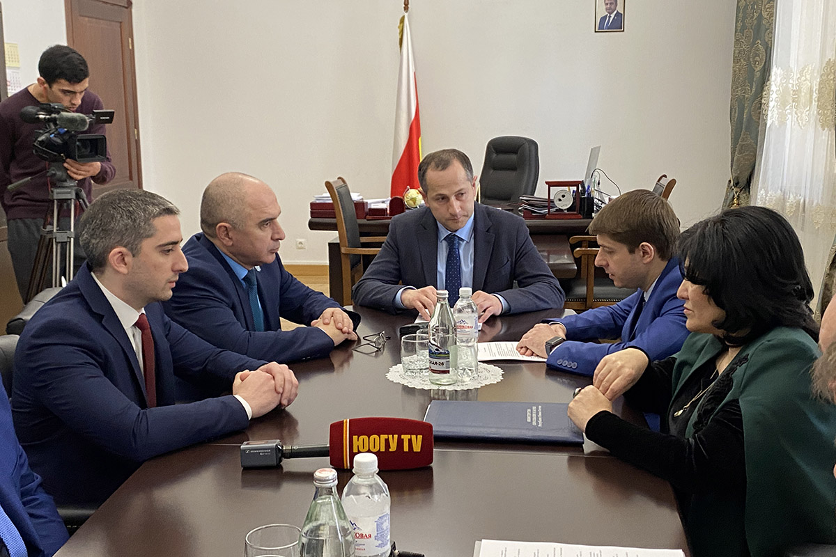 pravitelstvo-yuzhnoj-osetii-zainteresovano-v-dalnejshem-sotrudnichestve-s-skfu-ncfu-ru-01
