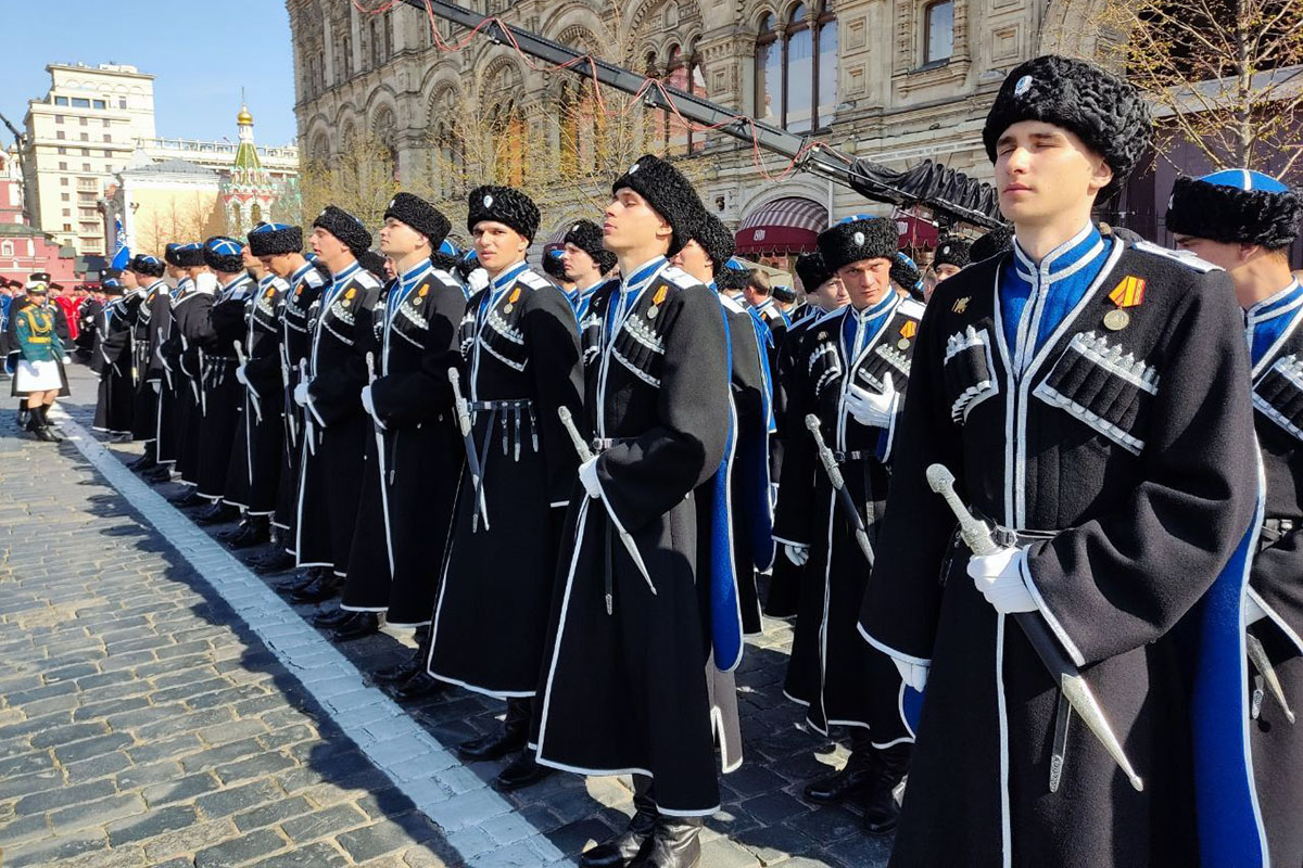 studenty-skfu-stali-uchastnikami-parada-pobedy-na-krasnoj-ploshchadi-ncfu-ru-03
