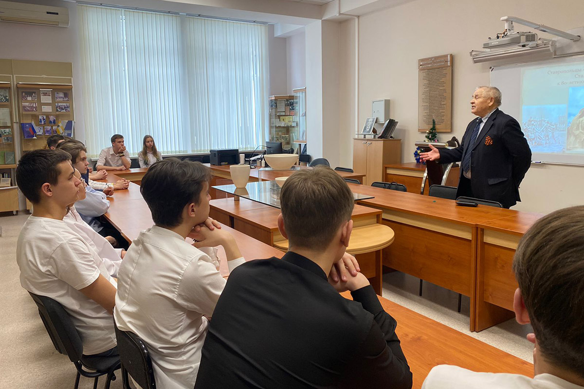 v-pamyat-o-stalingrade-v-sunc-skfu-sostoyalsya-klassnyj-chas-ncfu-ru-02