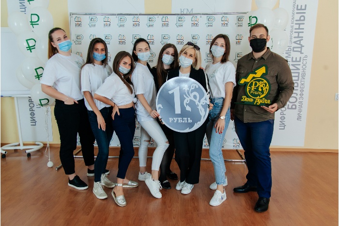 v-universitete-otmetili-den-rublya-02