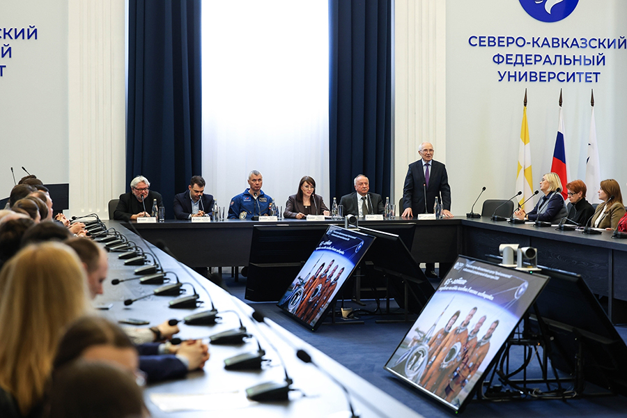 Фундамент успеха: коллектив СКФУ поздравляет Владимира Шаповалова с 80-летием