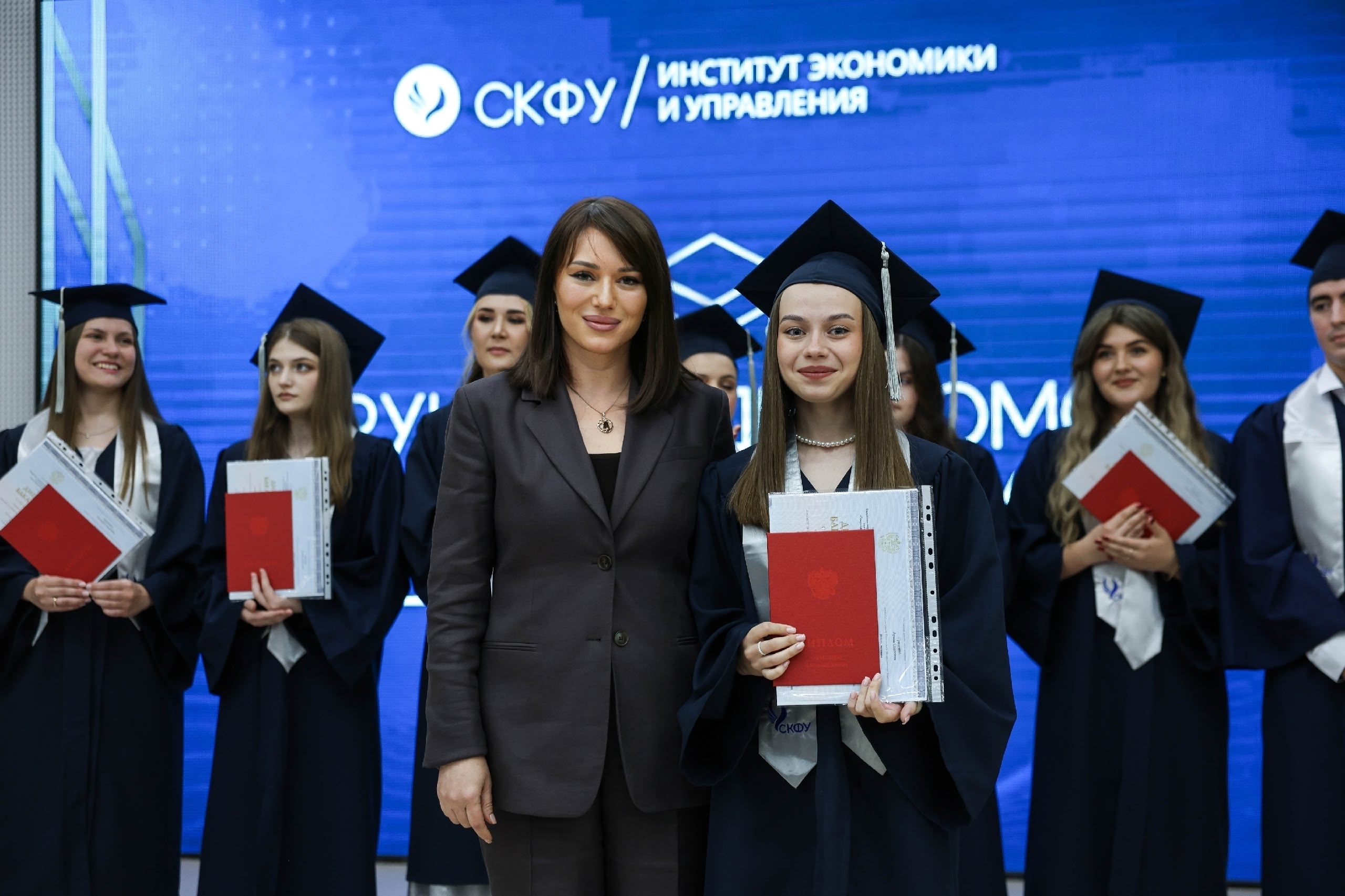 Диплом в руке – карьера на старте: в СКФУ проходят торжественные церемонии выпуска студентов