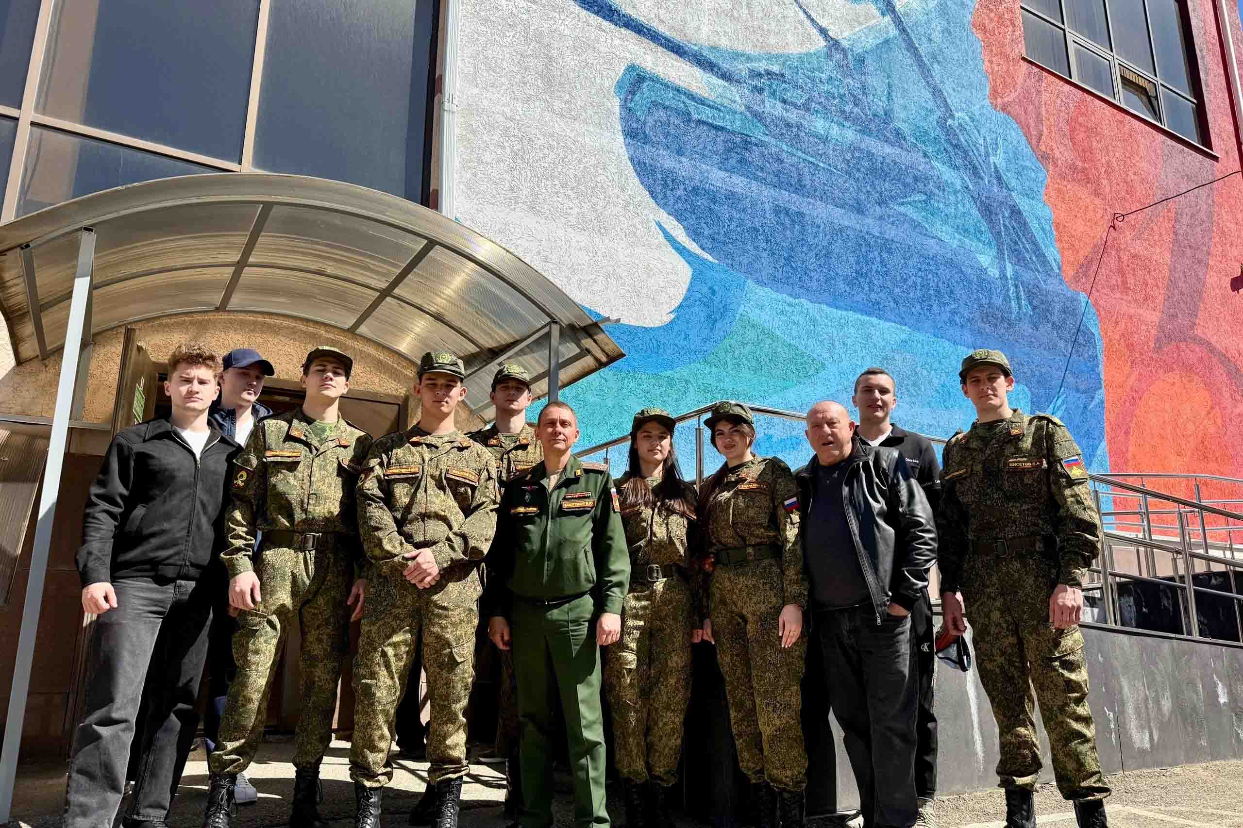 Студенты ВУЦ собрали более 700 кг гуманитарной помощи для военнослужащих ко Дню Победы