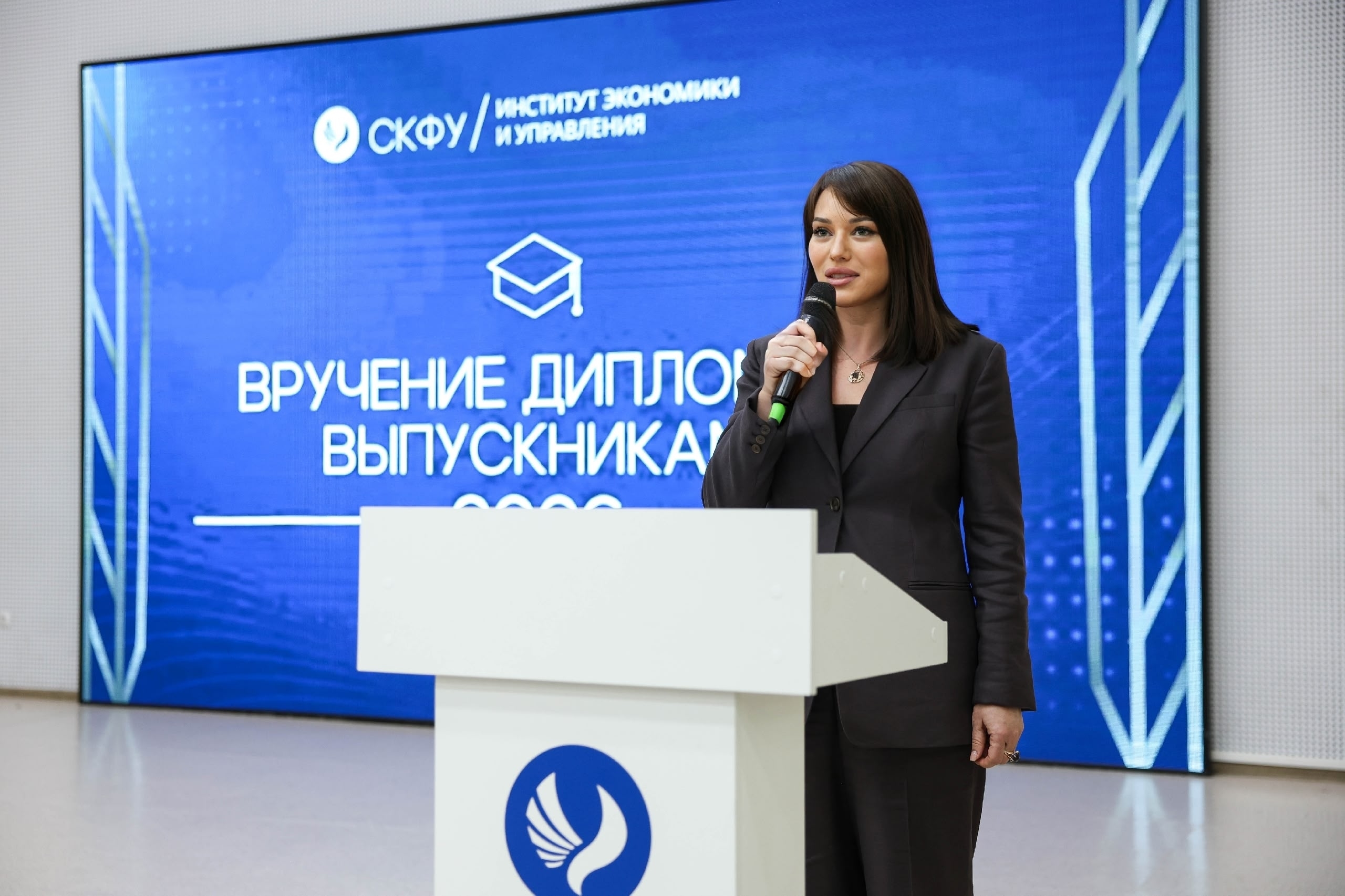 Диплом в руке – карьера на старте: в СКФУ проходят торжественные церемонии выпуска студентов