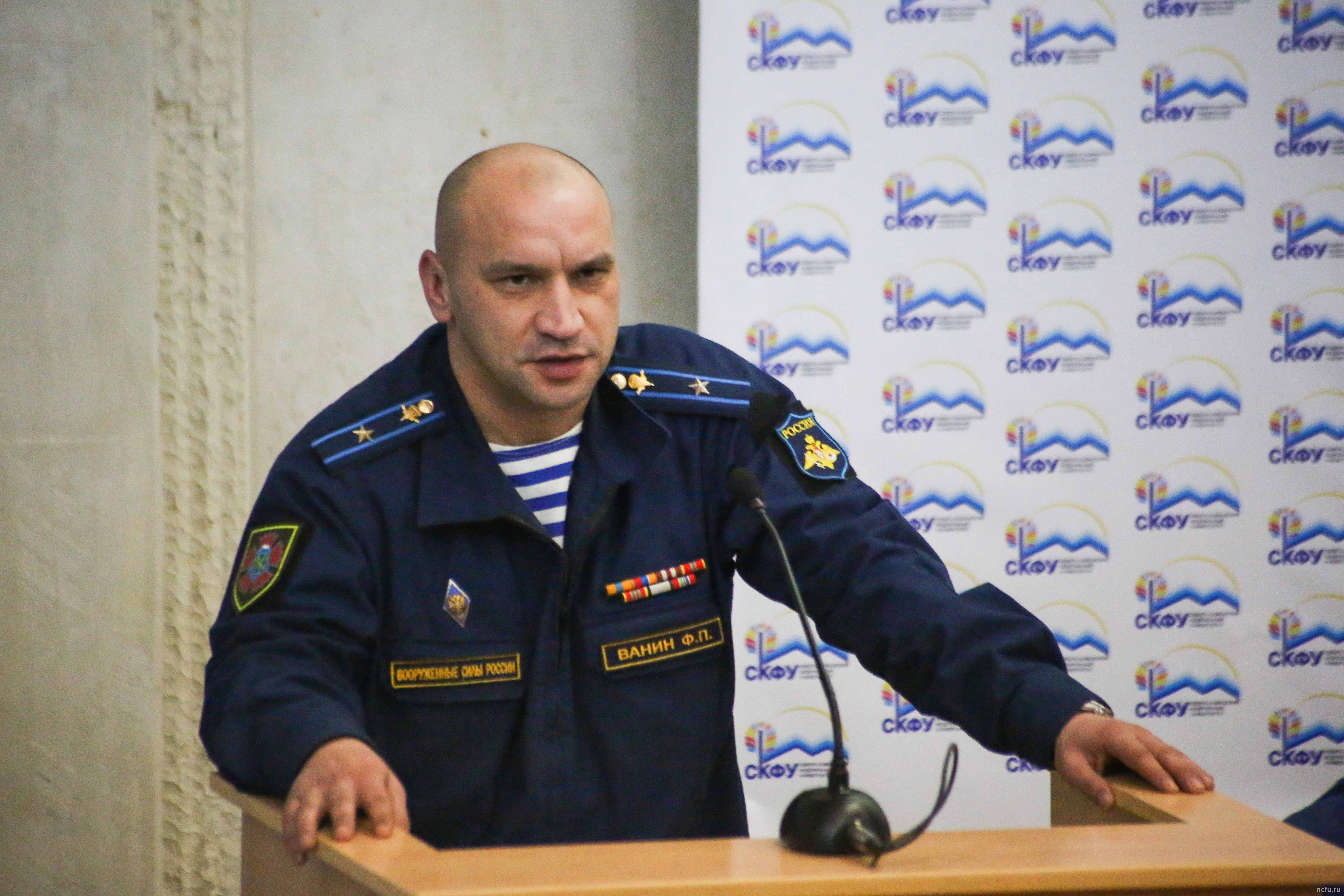 Студентам рассказали о службе по контракту