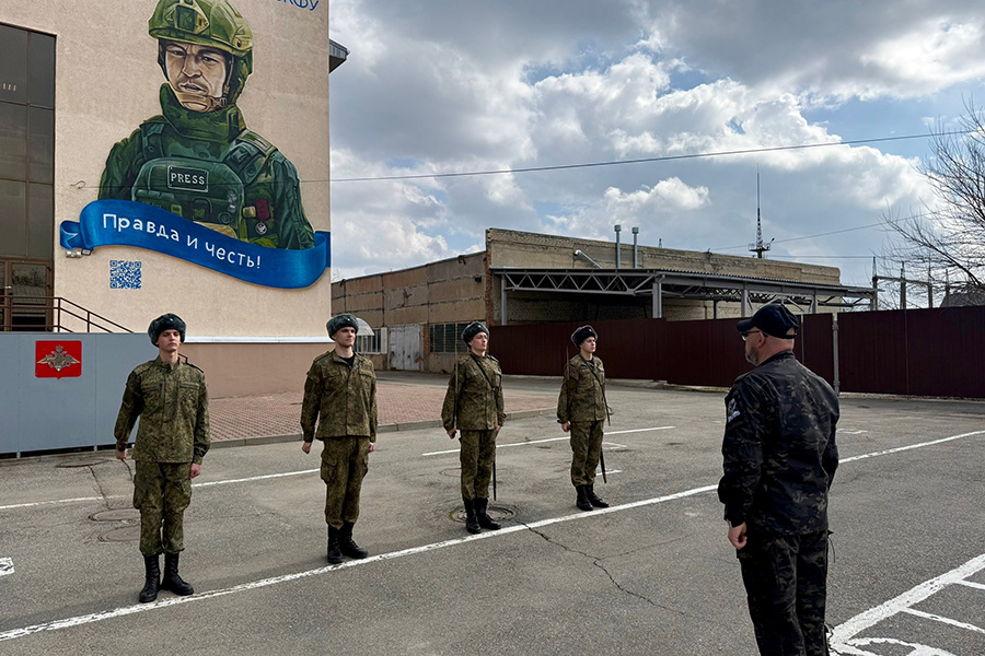 В ВУЦ завершился этап предварительной строевой подготовки студентов