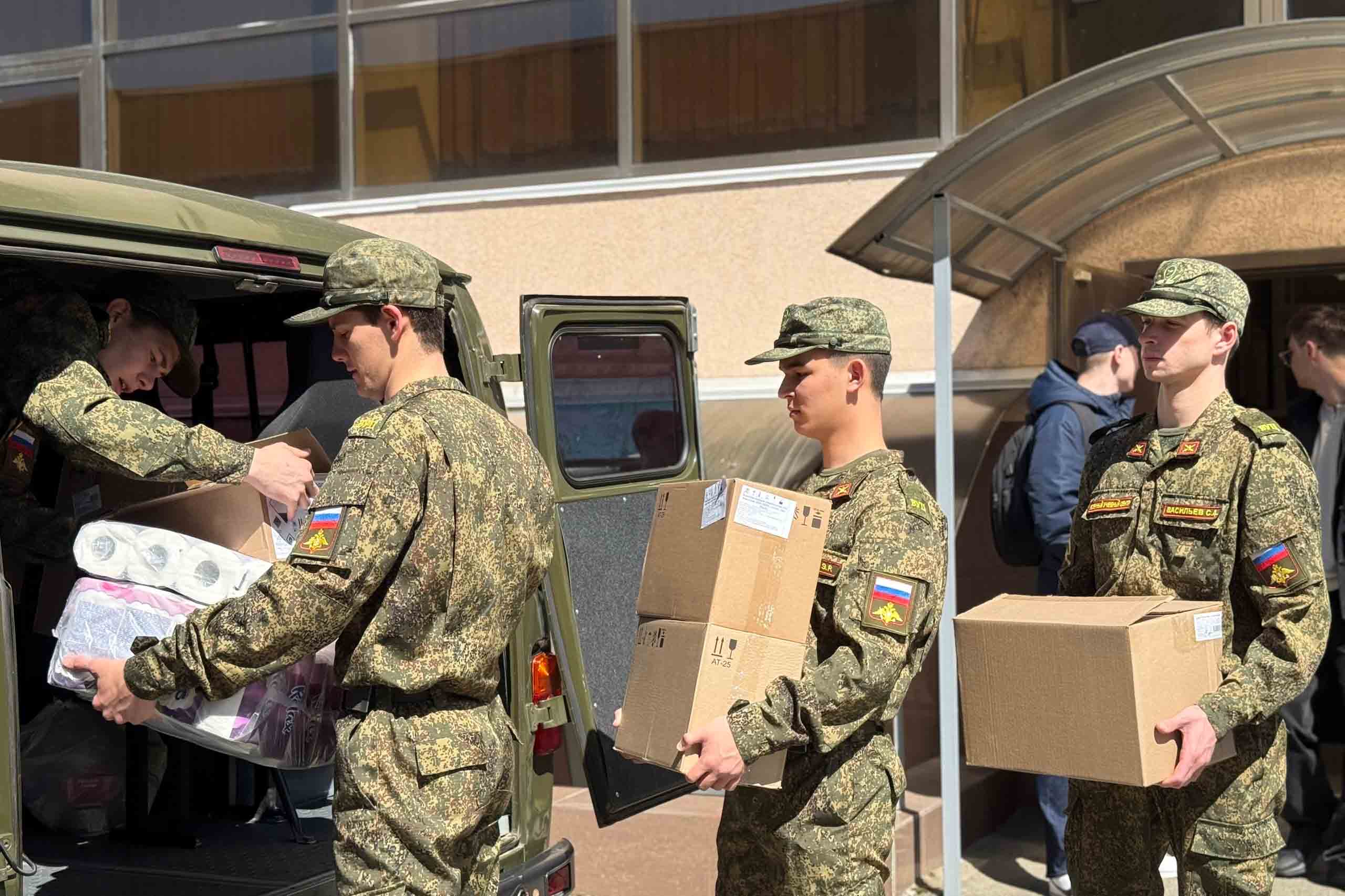 Студенты ВУЦ собрали более 700 кг гуманитарной помощи для военнослужащих ко Дню Победы