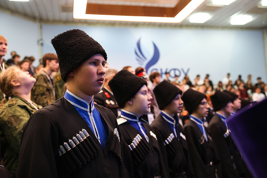skfu-obedinil-studentov-i-shkolnikov-na-forume-pravoslavnoy-kazachey-molodyezhi (3).jpg