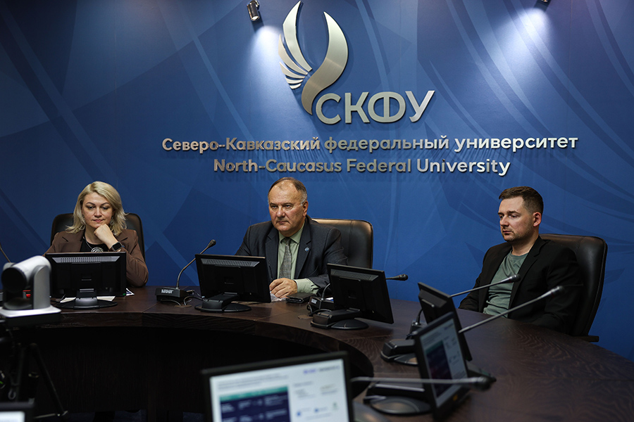 skfu-predstavil-strategicheskij-proekt-ehkspertam-programmy-prioritet-2030-ncfu-ru-01 (2).jpg