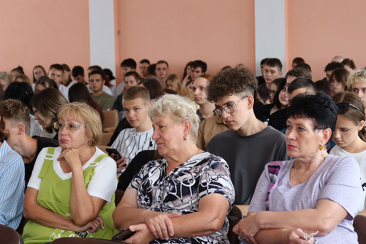 sotrudniki-kc-skfu-proveli-otkrytyj-dialog-so-studentami-sgpi-ncfu-ru-01 (3).jpg