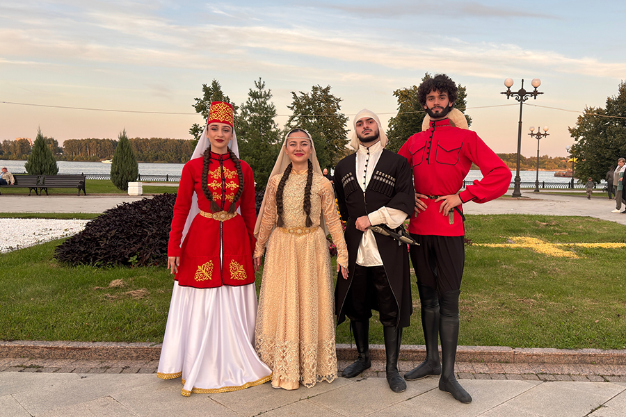 skfu-predstavil-nauchno-obrazovatelnuyu-programmu-na-enogastronomicheskom-festivale-vinograd-v-yaros (2).jpg skfu-predstavil-nauchno-obrazovatelnuyu-programmu-na-enogastronomicheskom-festivale-vinograd-v-yaros (2).jpg
