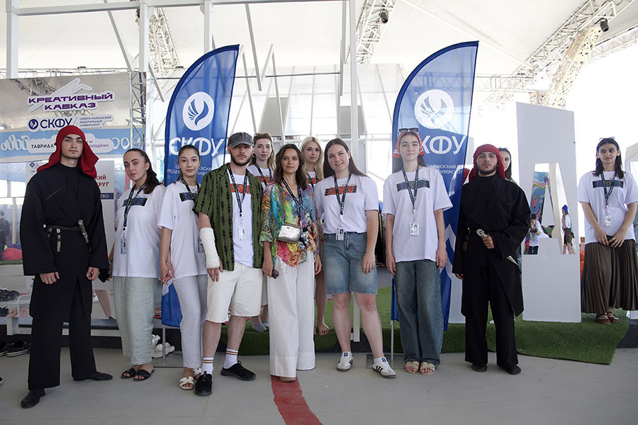 kreativ-tradicii-i-edinstvo-skfu-obedinyaet-severnyj-kavkaz-na-festivale-tavrida-art-ncfu-ru-01 (2).jpg