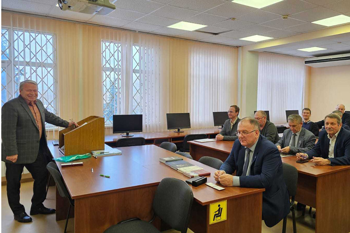 skfu-otmechaet-vsemirnyj-den-radio-ncfu-ru-01 (1).jpg