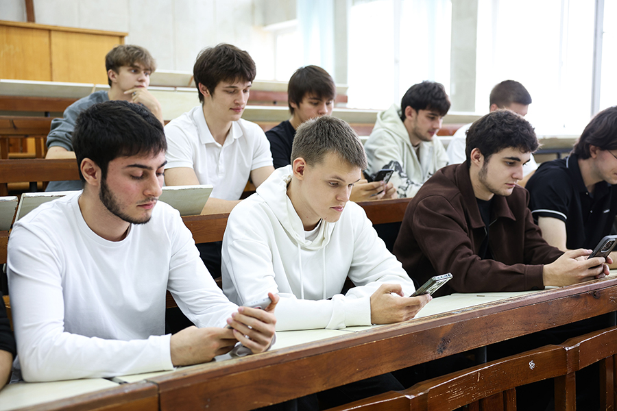 2-yazyk-vrazhdy-ili-soglasiya-uchenye-skfu-issleduyut-molodezhnye-sotsseti-i-rechevoe-myshlenie (2).jpg