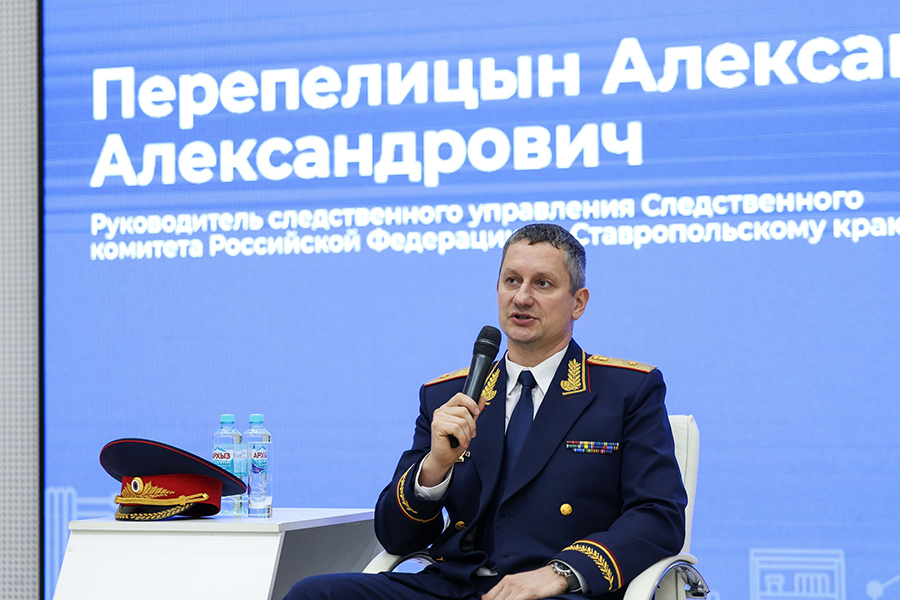 gostinaya-skfu-budushchie-yuristy-poznakomilis-s-rabotoy-sledstvennogo-komiteta (1).jpeg