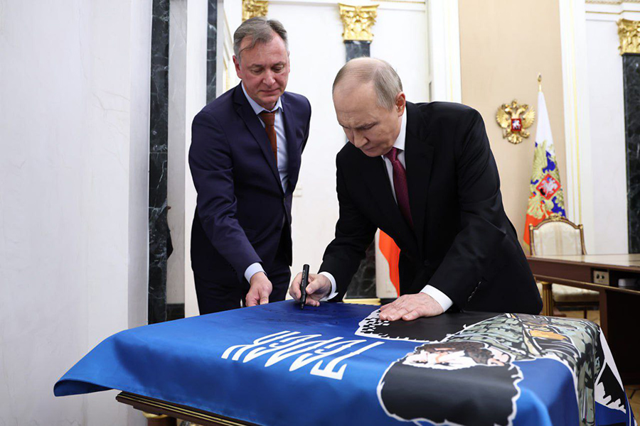 bojcam-kazachej-razvedyvatelnoj-brigady-terek-vruchili-znamya-s-lichnoj-podpisyu-vladimira-putina-ncfu-ru-01 (1).jpg bojcam-kazachej-razvedyvatelnoj-brigady-terek-vruchili-znamya-s-lichnoj-podpisyu-vladimira-putina-ncfu-ru-01 (1).jpg