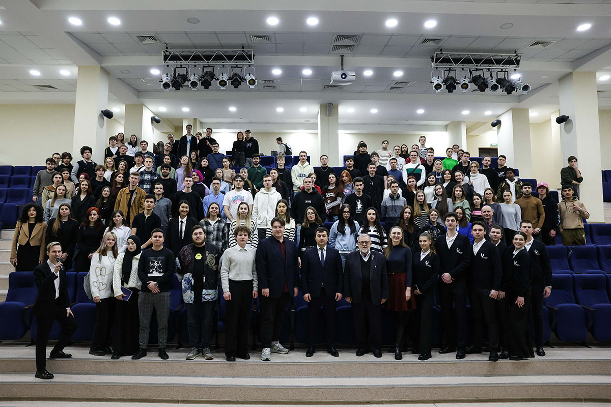 gostinaya-skfu-vladimir-zorin-rasskazal-studentam-o-nacionalnoj-politike-rossii-ncfu-ru-01 (3).jpg gostinaya-skfu-vladimir-zorin-rasskazal-studentam-o-nacionalnoj-politike-rossii-ncfu-ru-01 (3).jpg