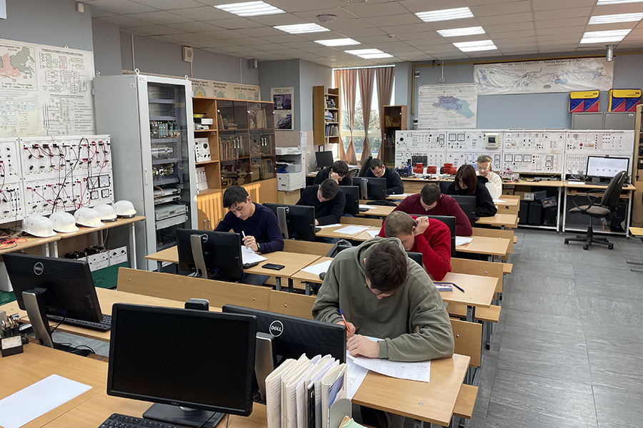 v-skfu-zavershilas-studencheskaya-olimpiada-po-cifrovym-tekhnologiyam-v-ehlektroehnergetike-ncfu-ru-01 (1).jpg v-skfu-zavershilas-studencheskaya-olimpiada-po-cifrovym-tekhnologiyam-v-ehlektroehnergetike-ncfu-ru-01 (1).jpg
