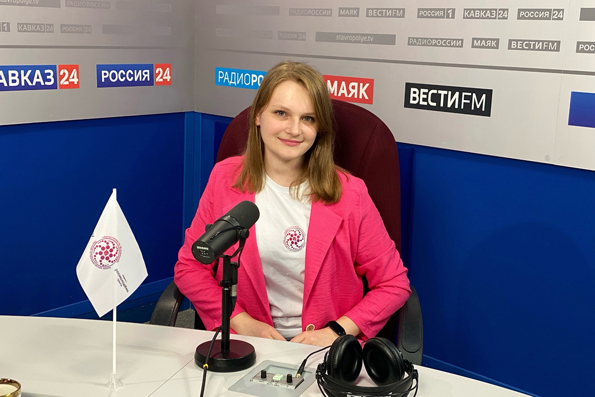 govorim-segodnya-o-nauchnoj-astronomicheskoj-shkole-avtostopom-po-vselennoj-v-skfu-ncfu-ru-01 (2).jpg