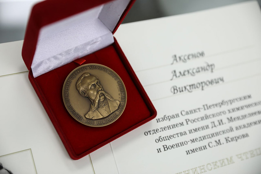 professor-skfu-aleksandr-aksenov-poluchil-prestizhnoe-v-oblasti-organicheskoj-himii-zvanie-zininskogo-chteca-ncfu-ru-01 (1).jpg