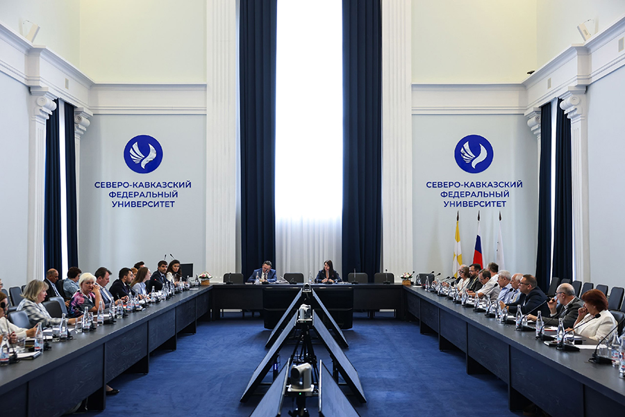 gotovnost-universiteta-k-uchebnomu-godu-obsudili-na-uchyenom-sovete-skfu (2).jpg