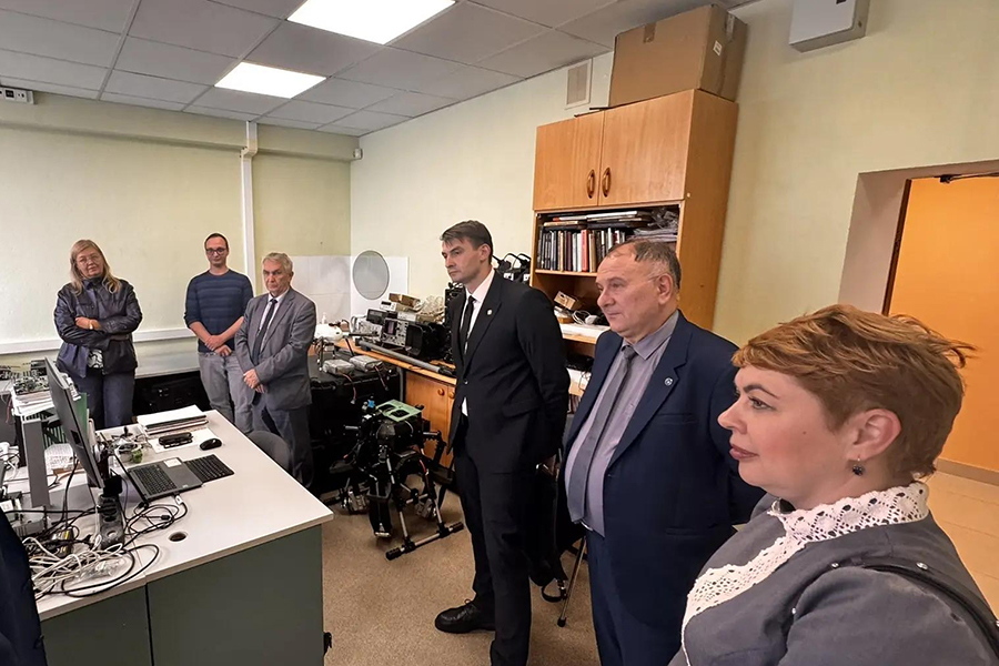 ministr-energetiki-i-promyshlennosti-stavropolskogo-kraya-otsenil-inzhenernye-proekty-universiteta (2).jpg