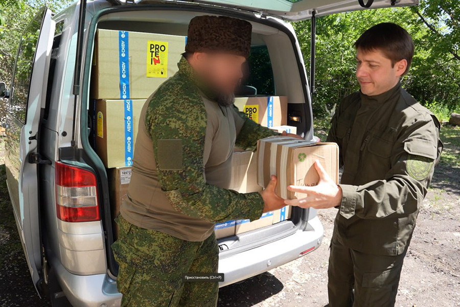 Гуманитарная помощь и высшее образование делегация СКФУ посетила казачью бригаду «Терек» на передовой (2).jpg