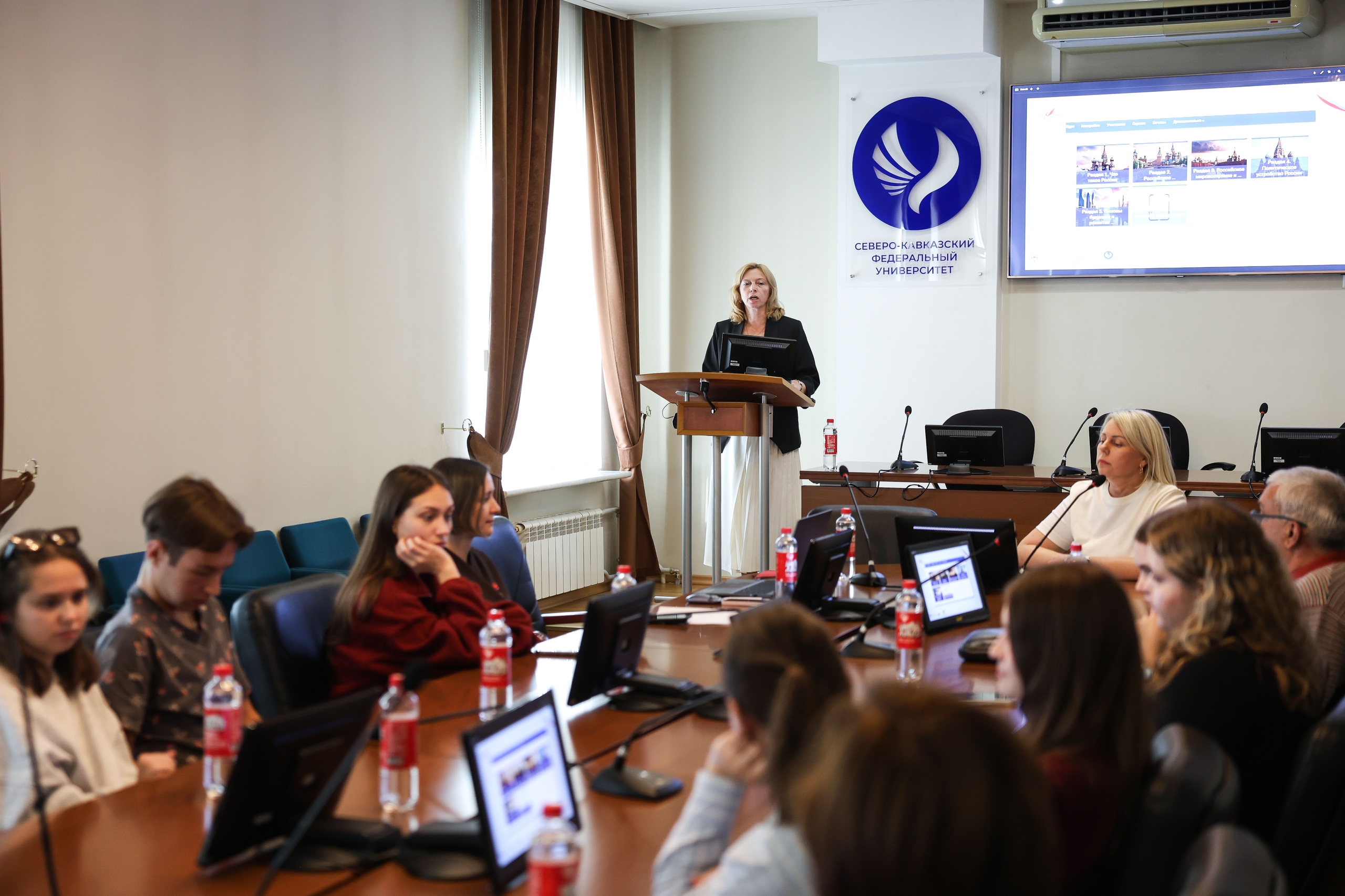 v-skfu-obsudili-opyt-primeneniya-ii-v-prepodavanii-osnov-rossiyskoy-gosudarstvennosti (2).jpeg v-skfu-obsudili-opyt-primeneniya-ii-v-prepodavanii-osnov-rossiyskoy-gosudarstvennosti (2).jpeg