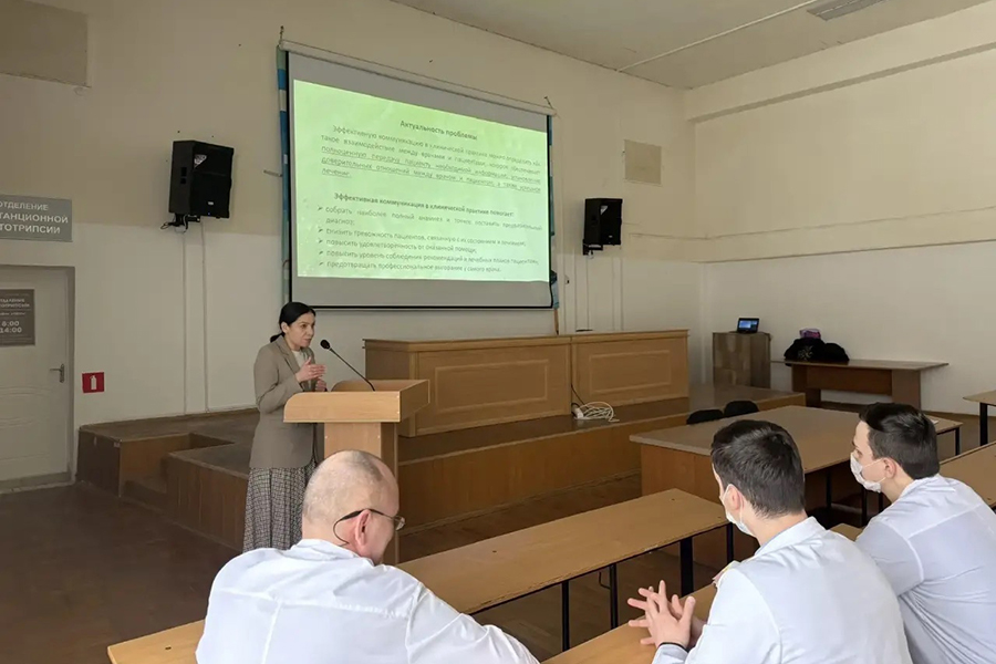 skfu-provodit-nauchnye-seminary-dlya-povysheniya-kommunikabelnosti-vrachej-ncfu-ru-01 (1).jpg