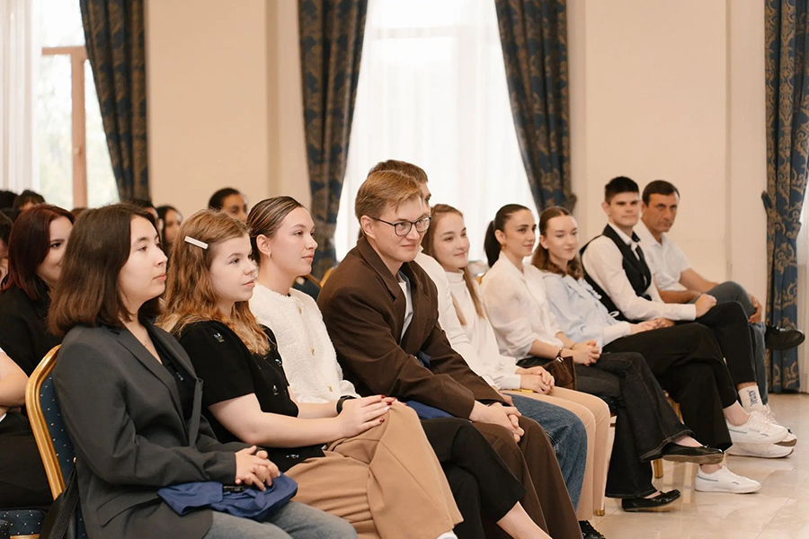 skfu-v-respublike-armeniya-otkryl-mezhdunarodnuyu-shkolu-studturizma (3).jpg
