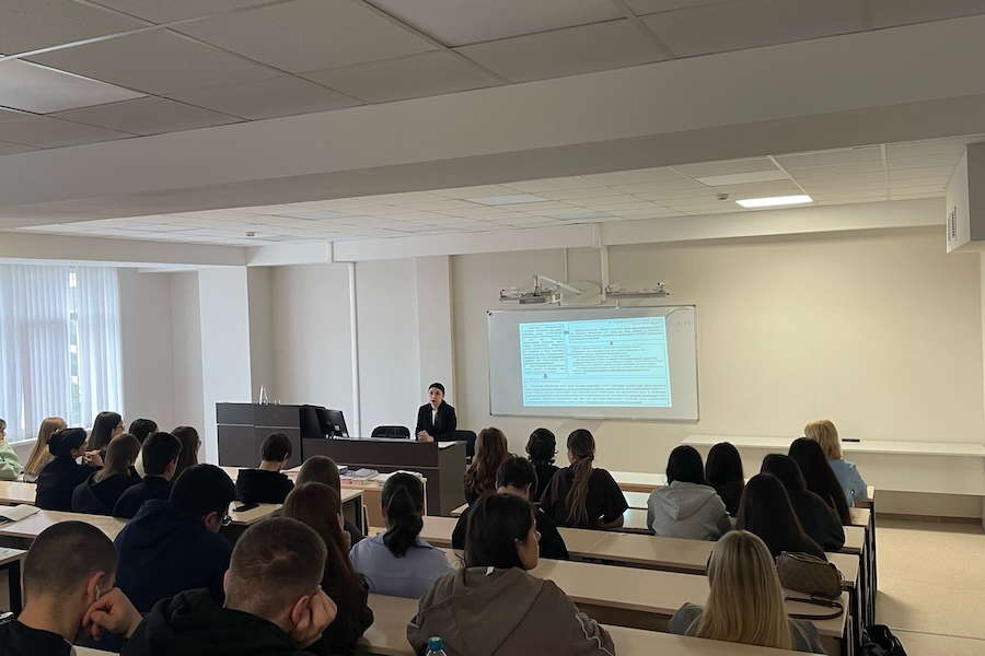 studenty-skfu-izuchili-antikorruptsionnye-standarty-s-ekspertom (1).jpg