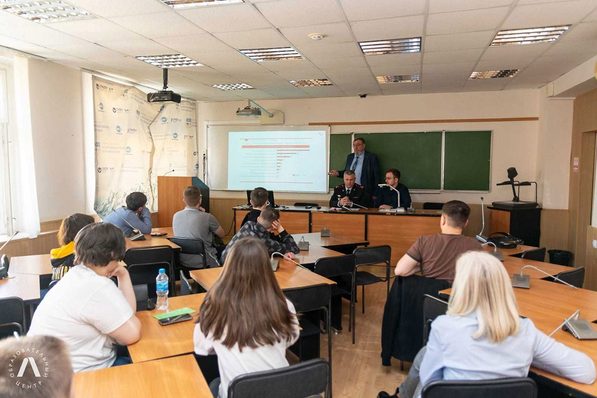 v-skfu-prinyali-uchastnikov-profproby-kriminalistika-centra-lider-ncfu-ru-01 (4).jpg