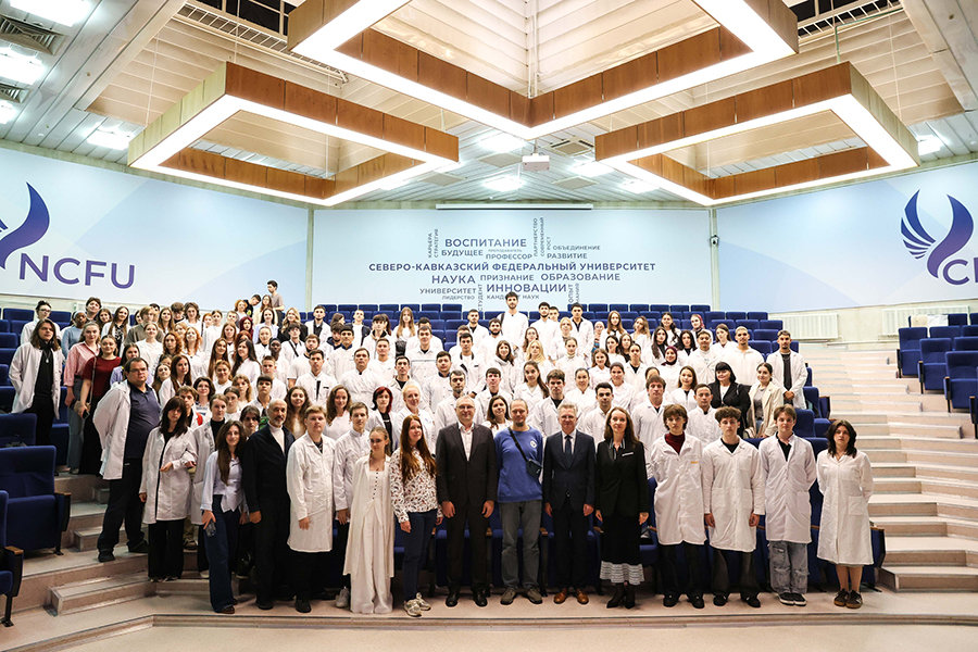 v-skfu-startuet-pokaz-serii-filmov-kartina-mira-s-mikhailom-kovalchukom (1).jpg v-skfu-startuet-pokaz-serii-filmov-kartina-mira-s-mikhailom-kovalchukom (1).jpg