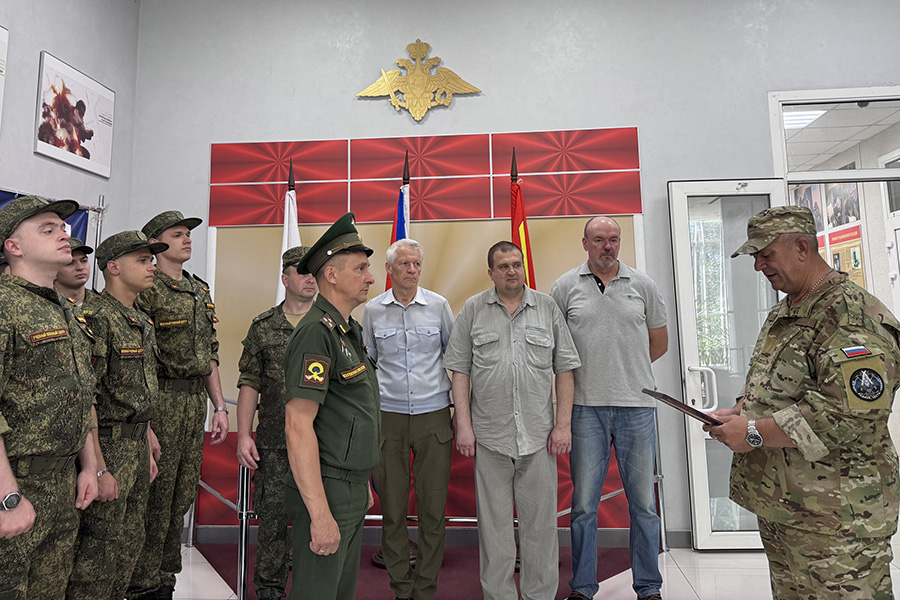 vuzy-dlya-fronta-ot-skfu-v-zonu-svo-otpravili-gumanitarnuyu-pomoshch- (2).jpeg