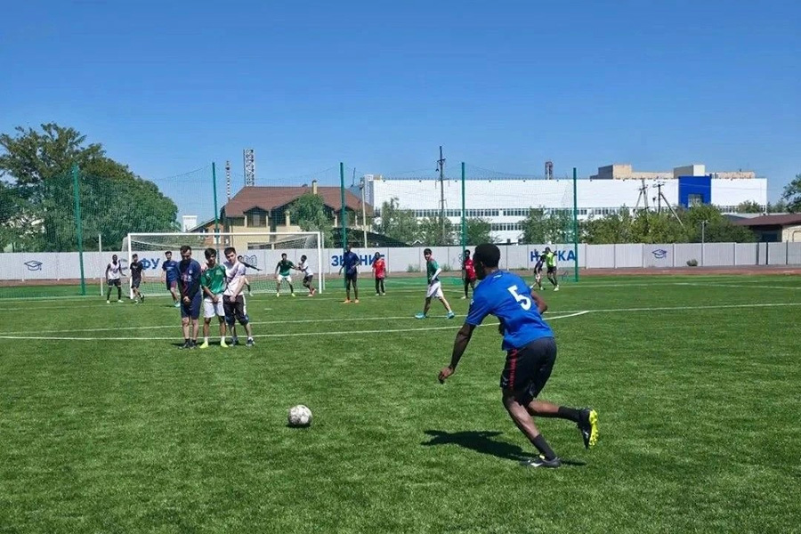 tovarishcheskiy-match-sredi-inostrannykh-studentov-skfu-proshyel-na-stadione-burevestnik (2).jpeg