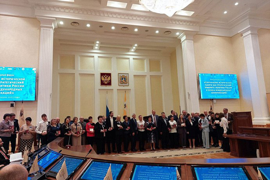 istorik-skfu-udostoena-medali-rimmy-ivanovoj-ncfu-ru-01.jpg