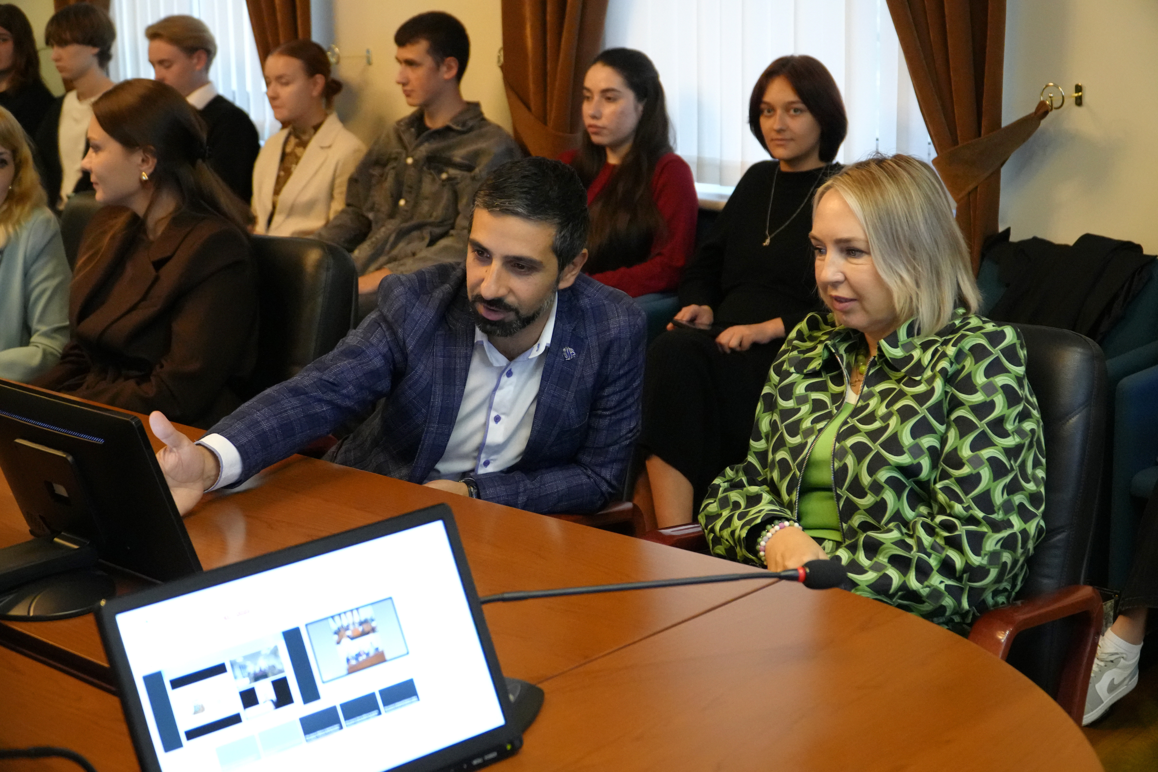 skfu-na-iv-mezhdunarodnom-studencheskom-kongresse-severnyy-kavkaz-territoriya-novykh-karernykh-vozmo м2 (1).JPG