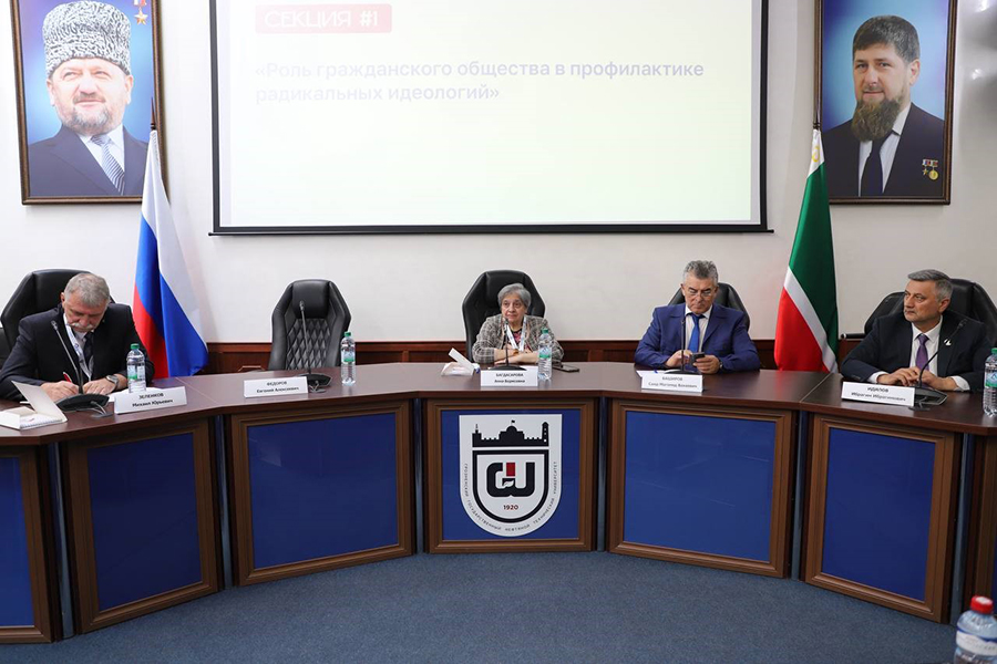 Директор КЦ СКФУ приняла участие в форуме «Россия – дом народов».jpg