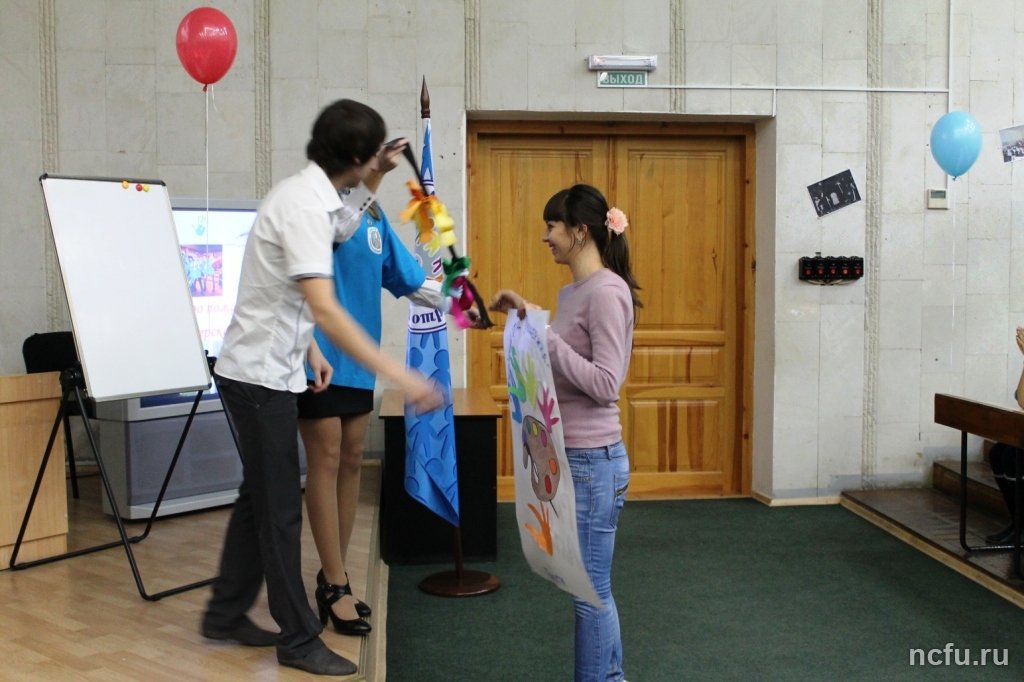 Есть смысл один – друг другу помогать
