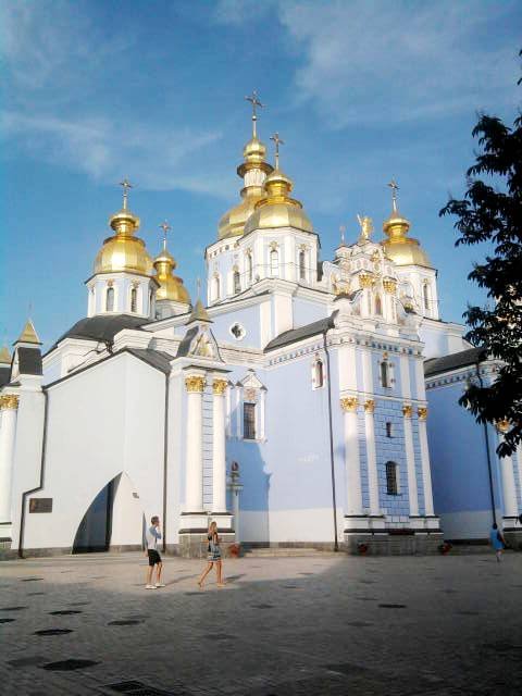 Укреплять связи между учеными