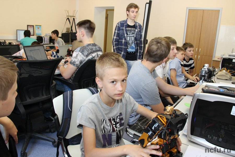 Школьники Ставропольского края изучают в СКФУ основы робототехники