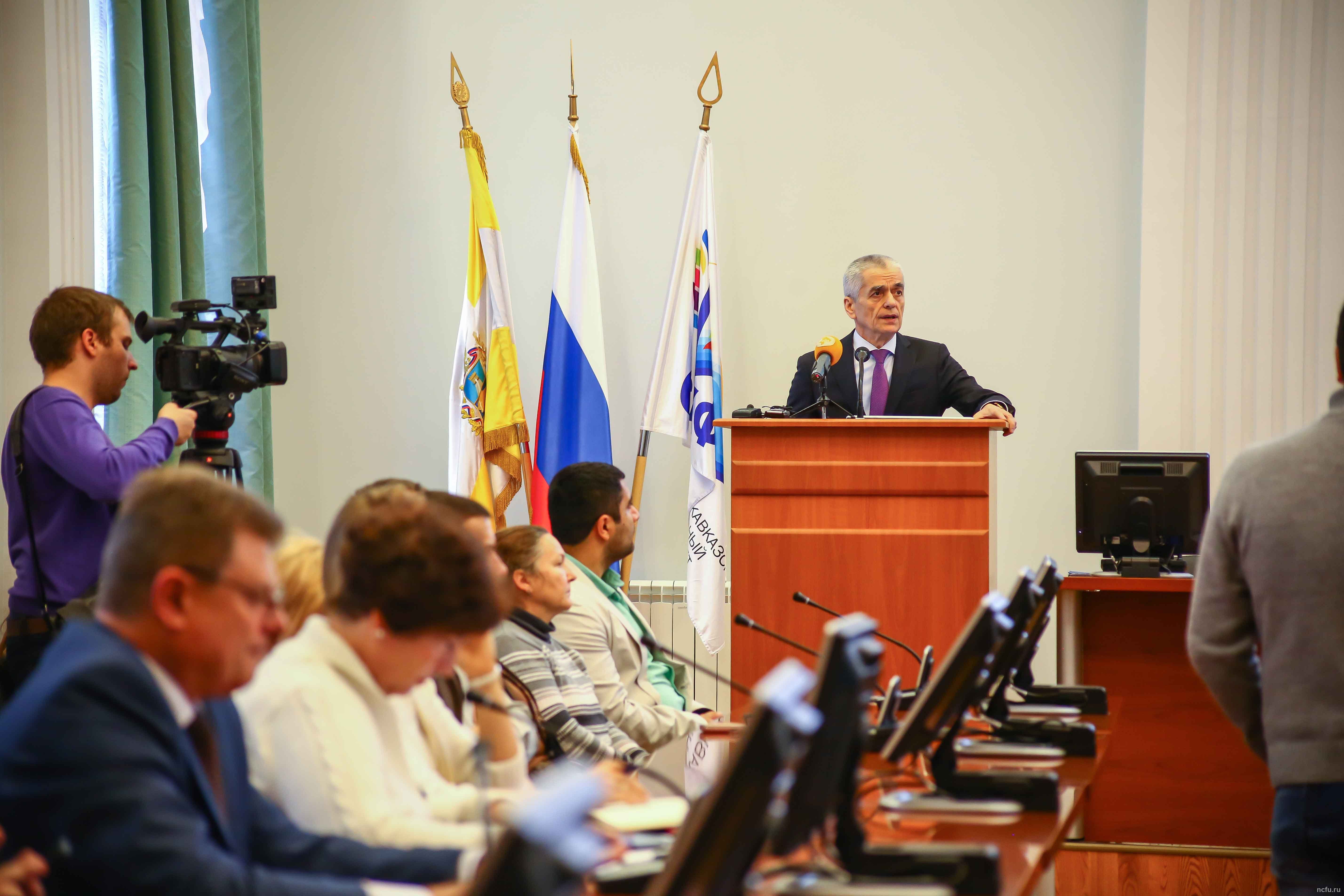 Помощник председателя Правительства РФ Геннадий Онищенко выступил перед учеными и студентами СКФУ