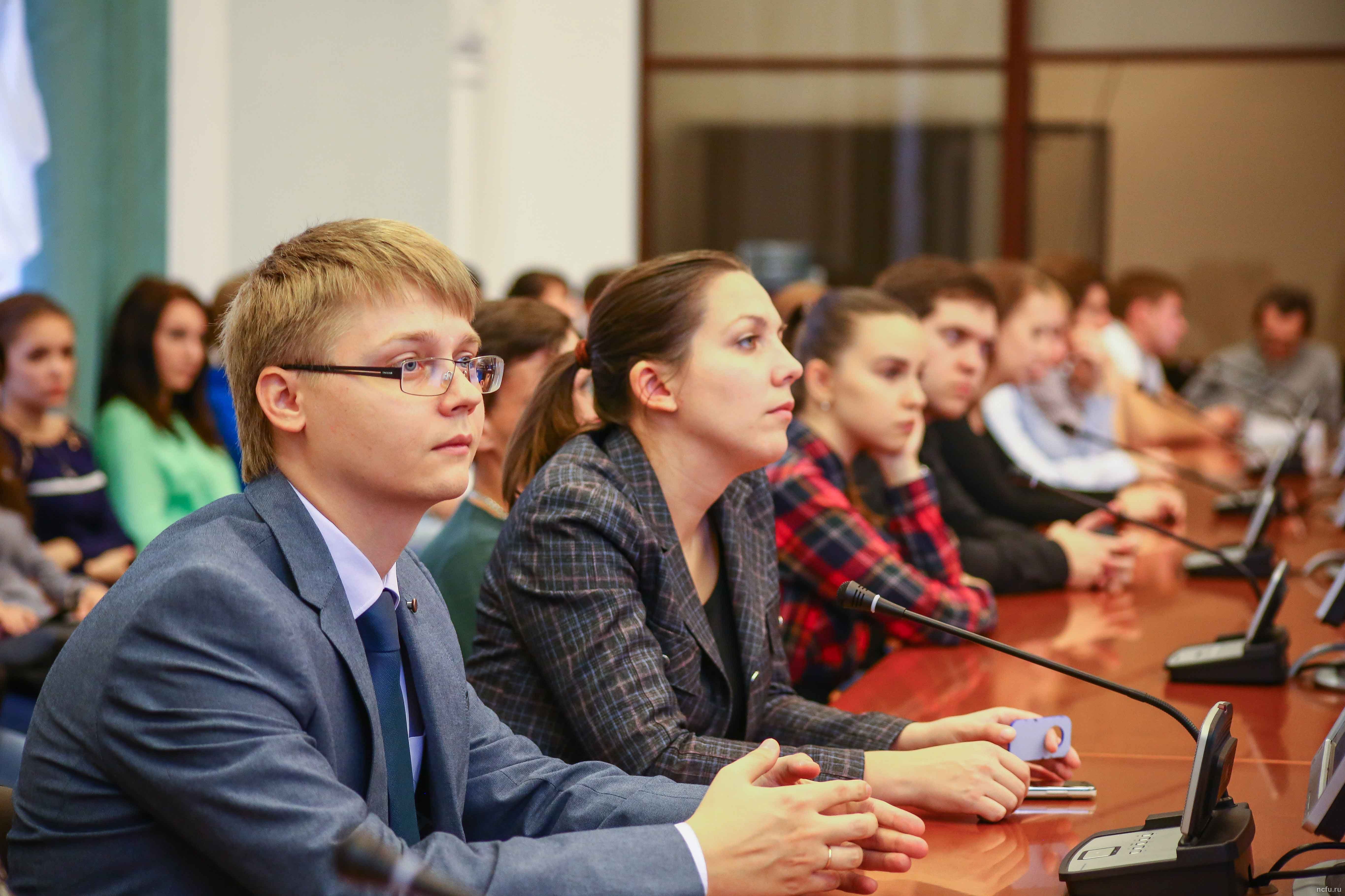 Помощник председателя Правительства РФ Геннадий Онищенко выступил перед учеными и студентами СКФУ
