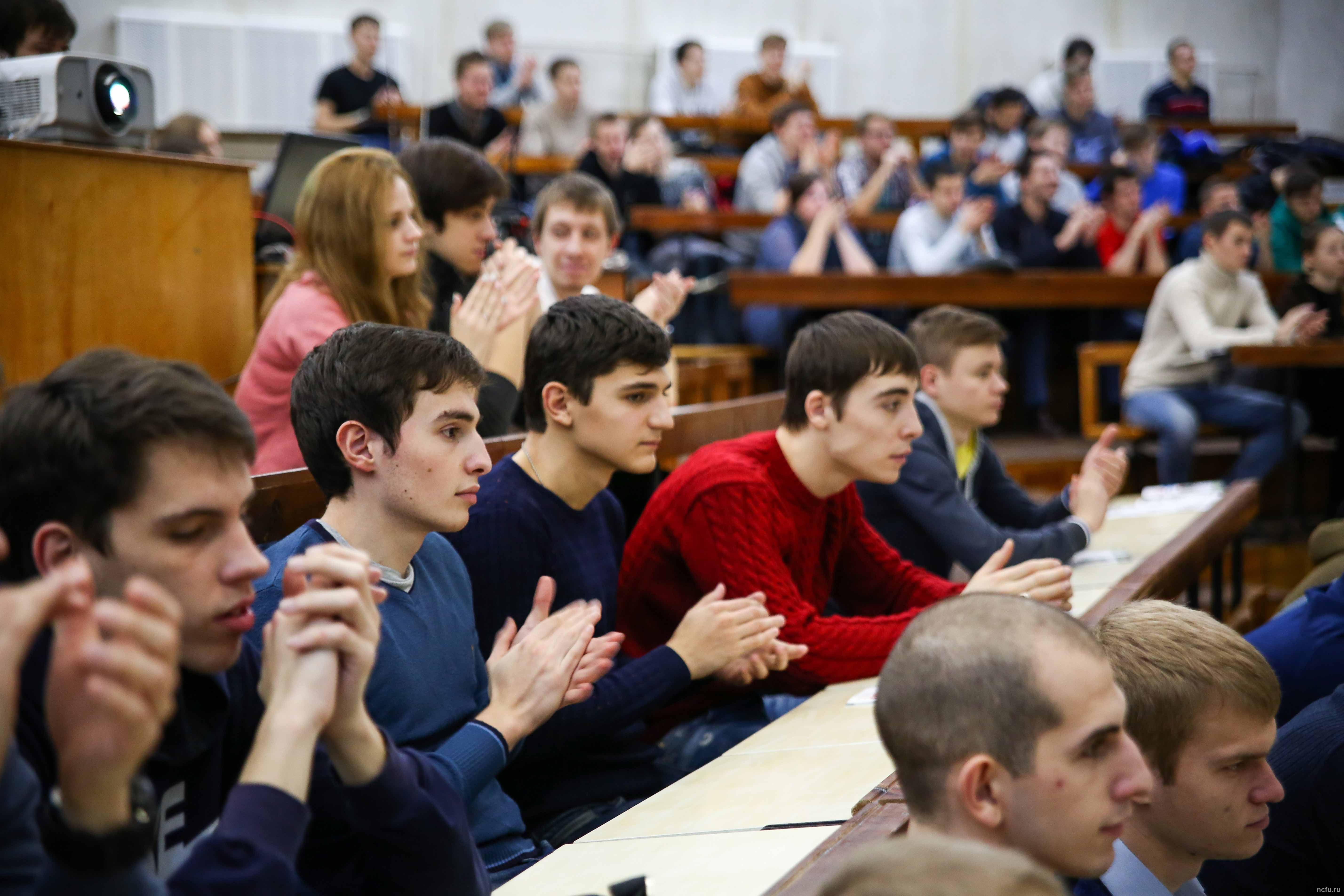 Студентам рассказали о службе по контракту