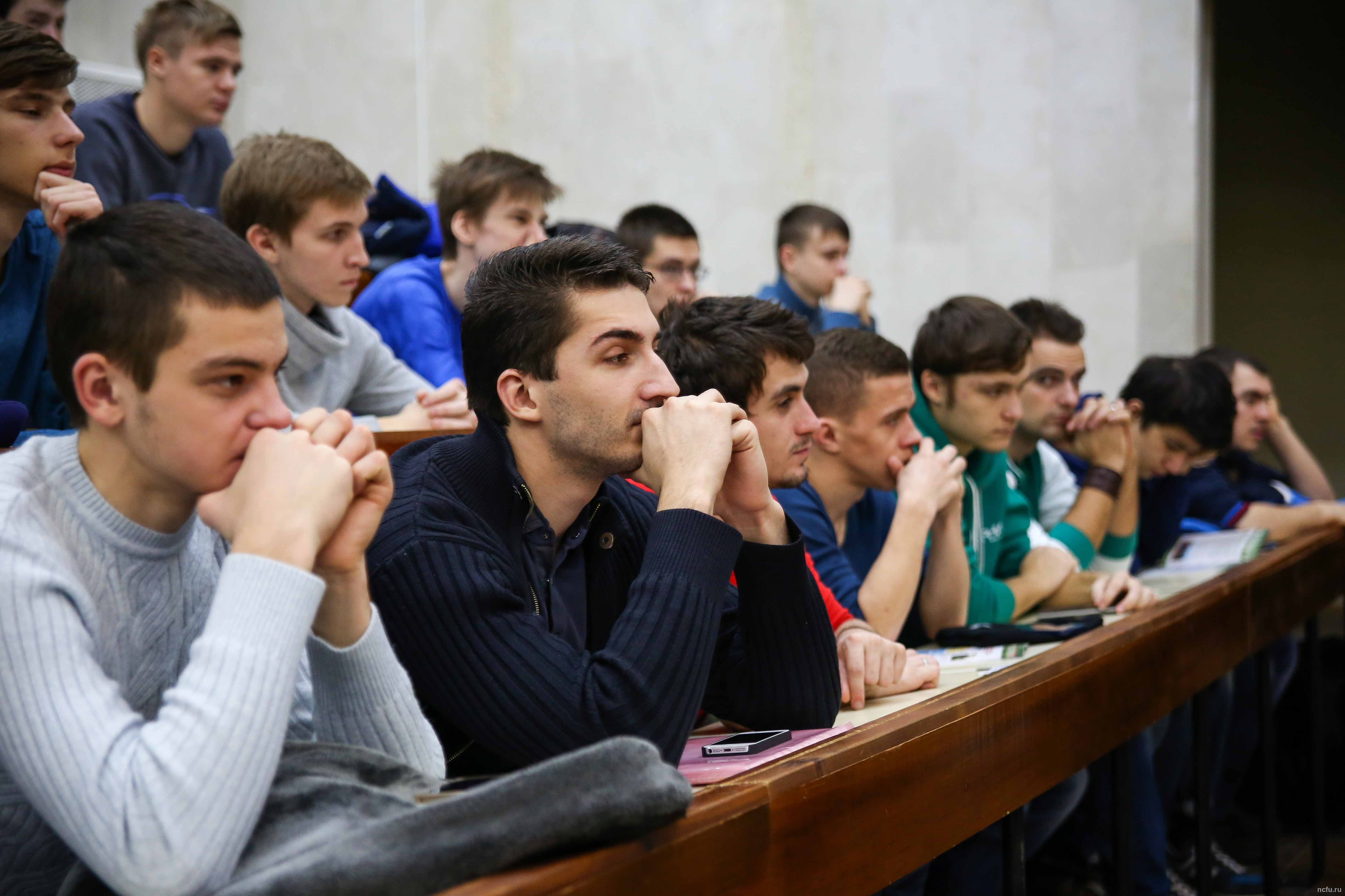 Студентам рассказали о службе по контракту