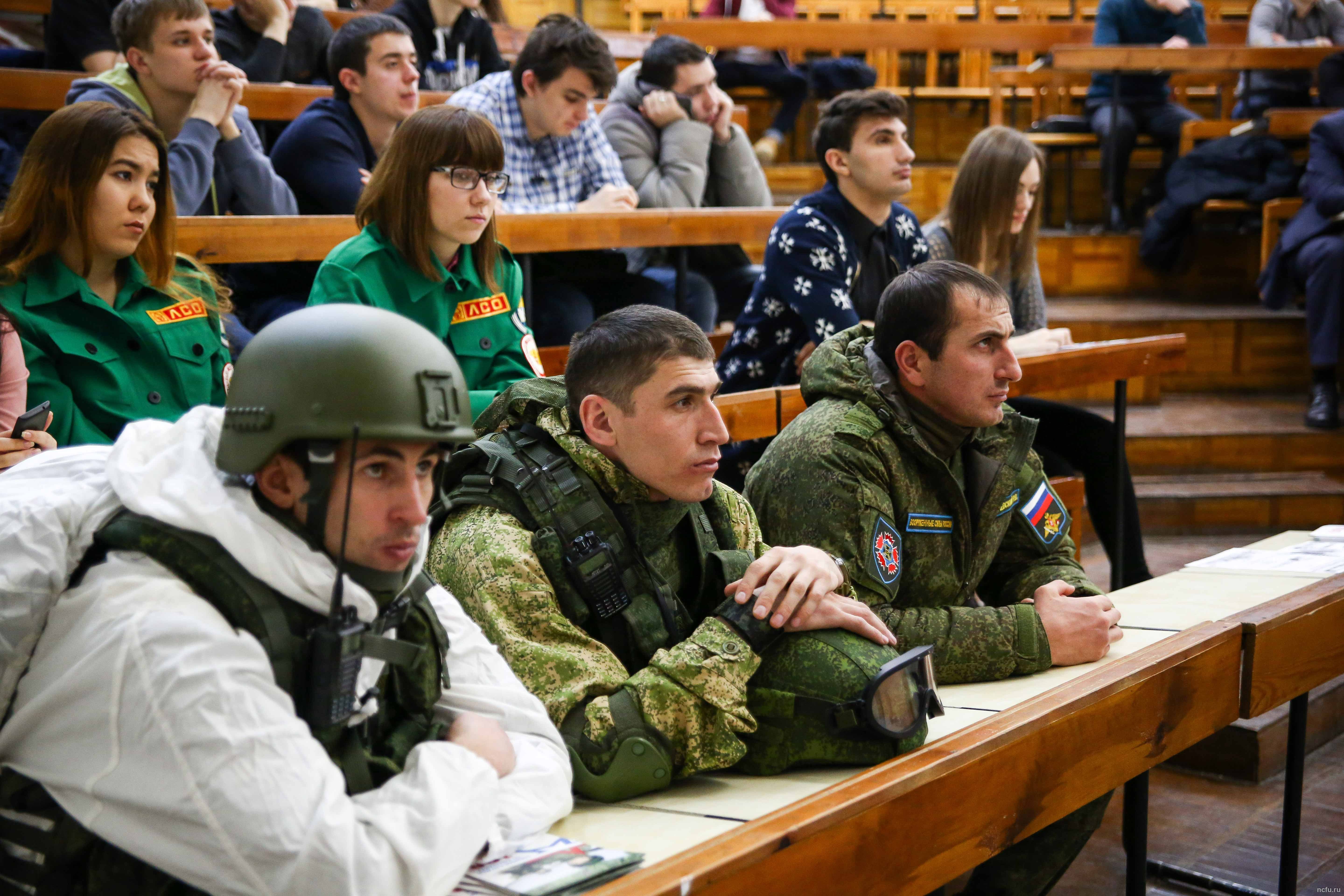 Студентам рассказали о службе по контракту