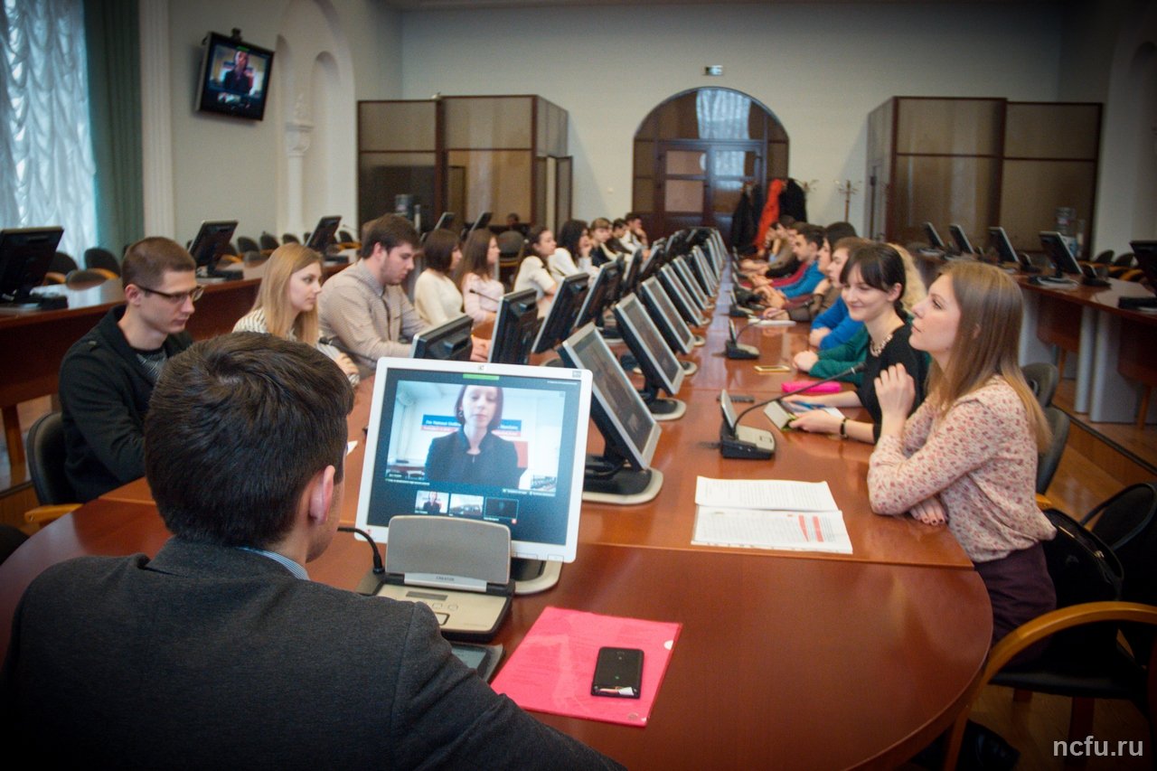 Студентов Юга России и Дальнего Востока связал видеомост