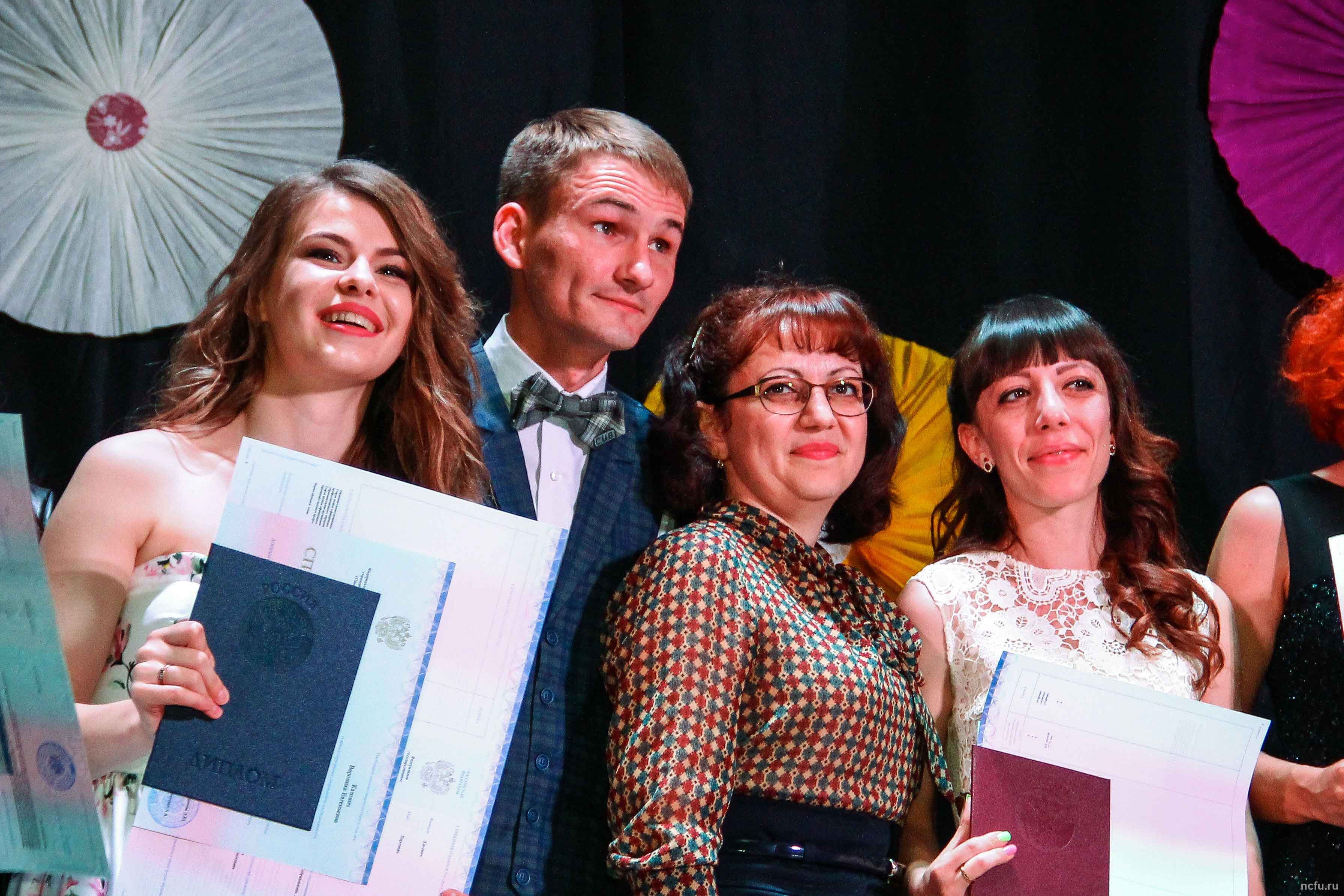 В университете начались выпускные вечера