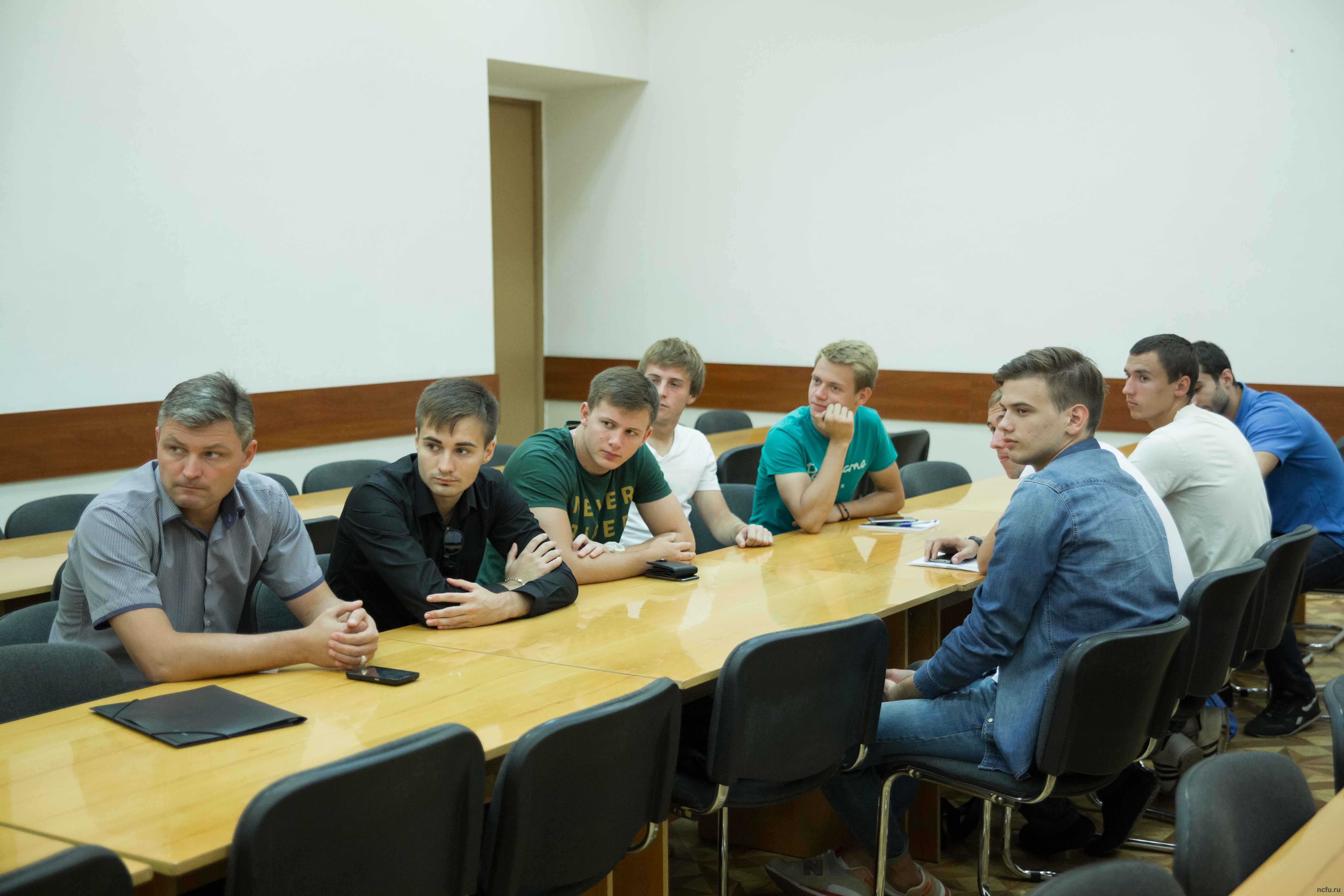 Мужская сборная по футболу СКФУ отправилась на соревнования НСФЛ в Екатеринбург