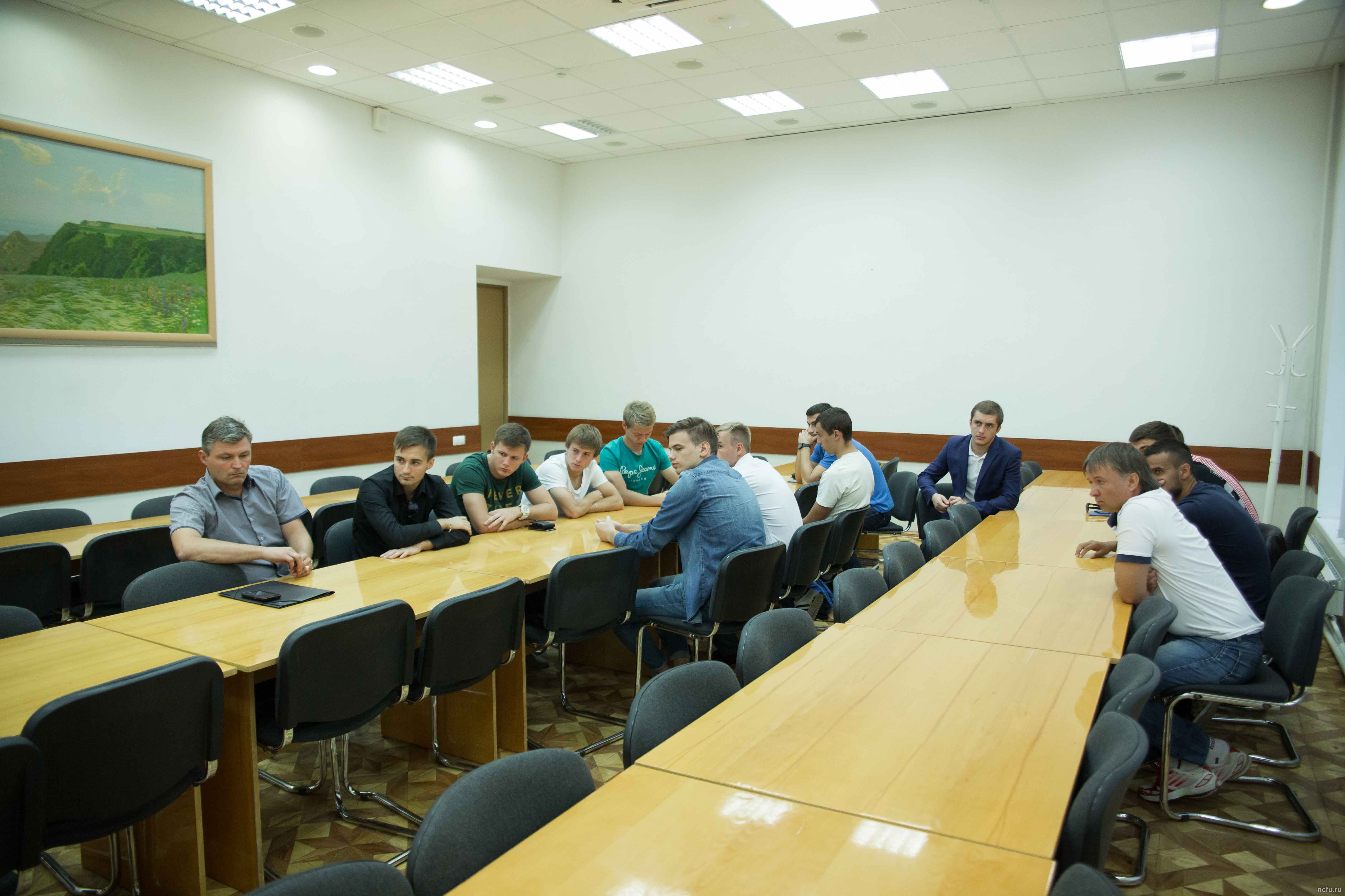Мужская сборная по футболу СКФУ отправилась на соревнования НСФЛ в Екатеринбург